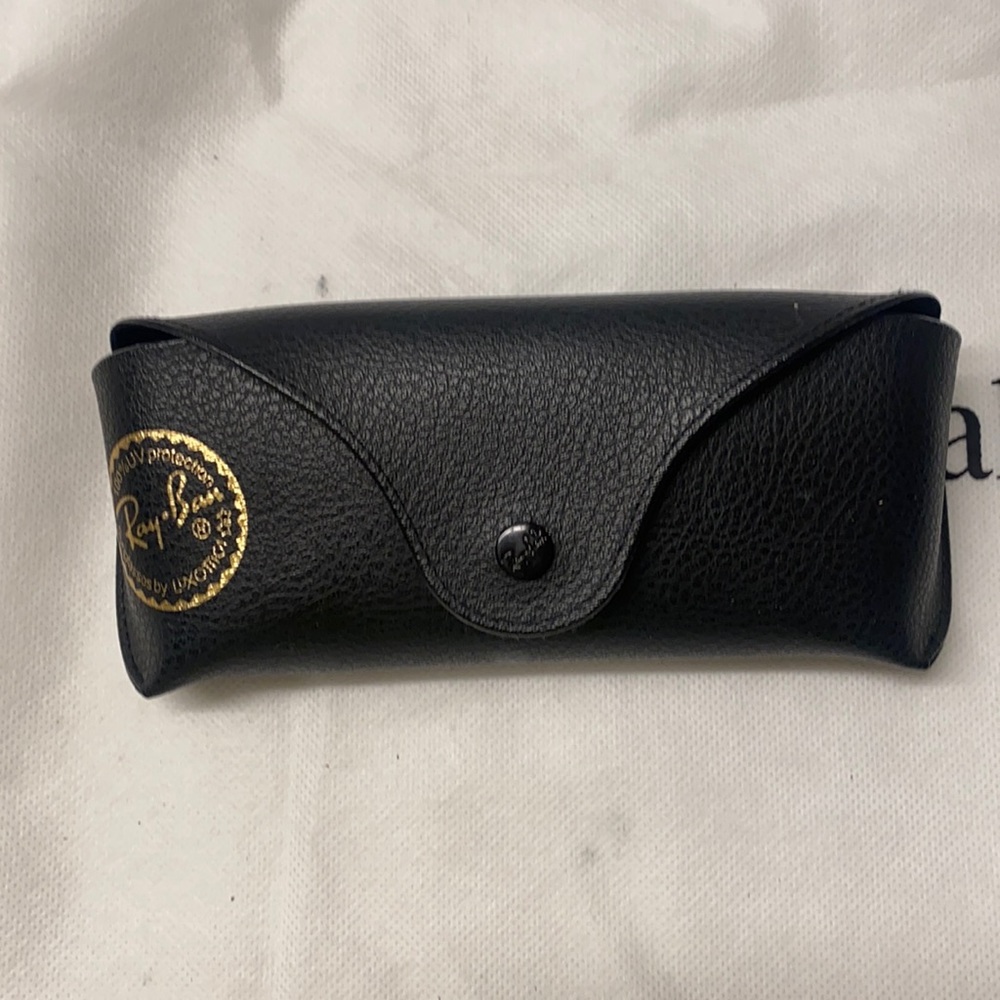 Ray-ban sunglasses with velvet leather